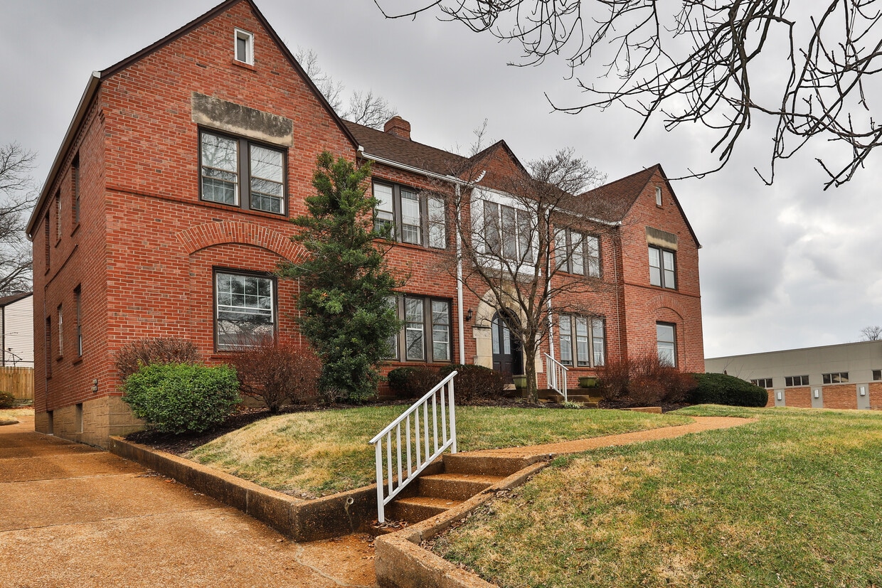 8108 Delmar Blvd Unit 1W, University City, MO 63130 Apartments in