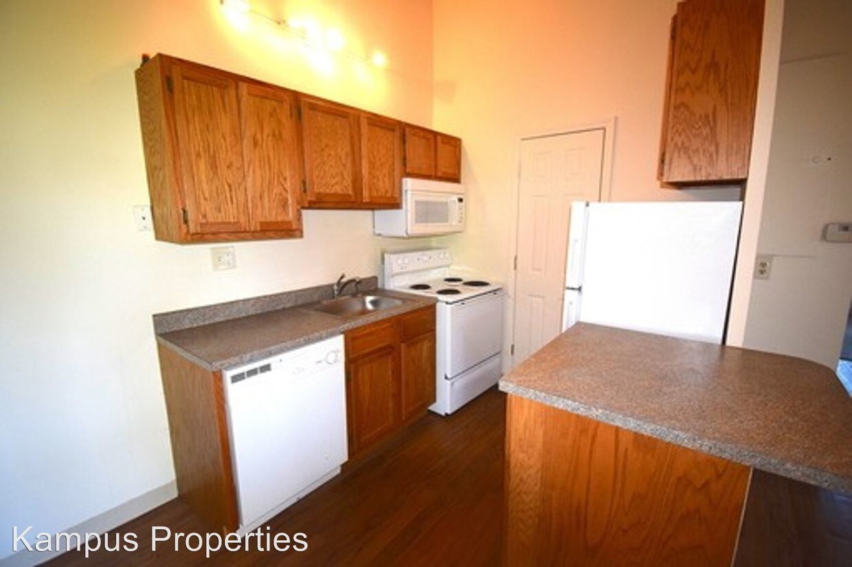 Building Photo - 400 Transylvania Park