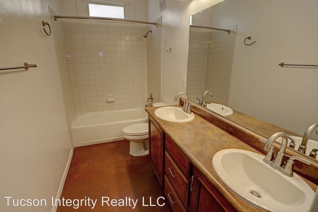 Building Photo - 2550 E Water St