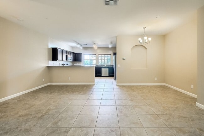 Building Photo - 4 Bedroom townhome in Phoenix