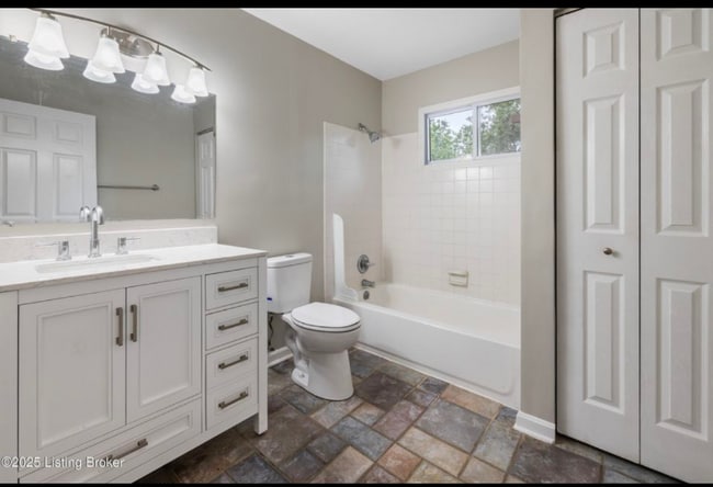 Building Photo - 1109 Crestview Way