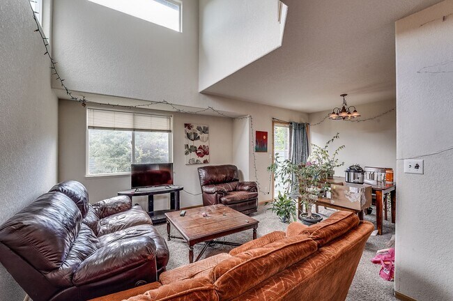 Foto del edificio - Spacious 3 Bed, 3 1/2 Bath Townhome in Northwest Fort Collins!