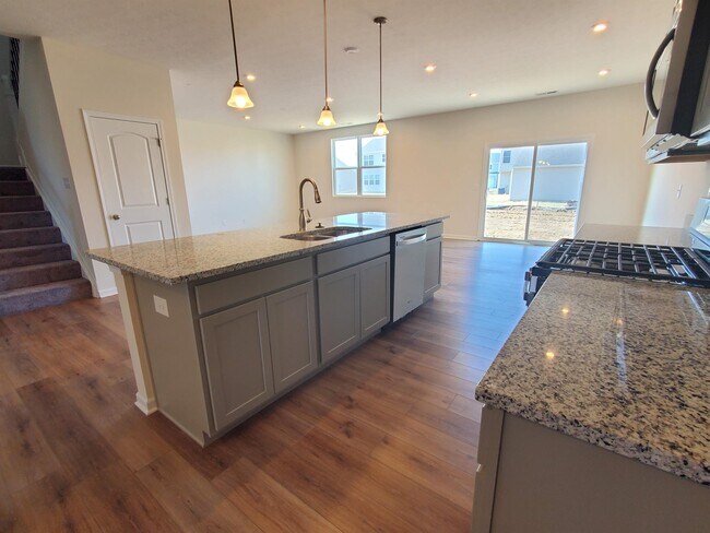 Building Photo - 4420 Hickory Ln
