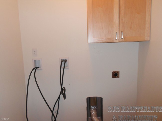 Building Photo - 1013 N 33rd St