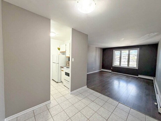 Building Photo - 1630 Agincourt Ave
