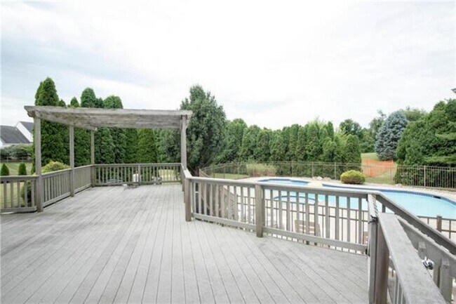 Foto del edificio - 2362 Cross Creek Rd