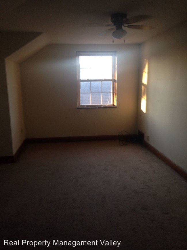 Building Photo - 710 Kanawha Blvd W