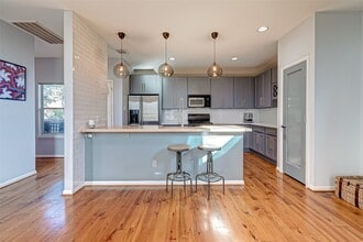 Building Photo - 4308 Lillian St