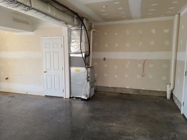 Building Photo - 3 Bedroom 2 1/2 bath Townhome for Rent in ...