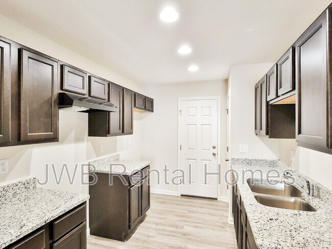 Foto del edificio - 8415 Berry Ave