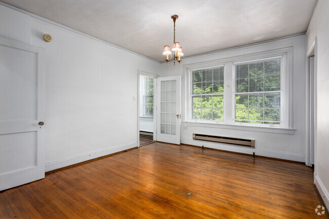 1BR, 1BA - 800SF - Dining Room - Dumont Apartments