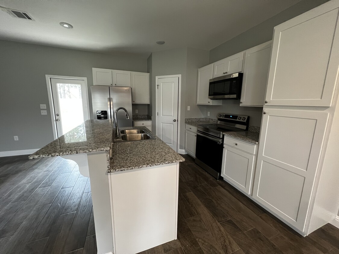 Building Photo - 1085 BAYOU BAY COURT