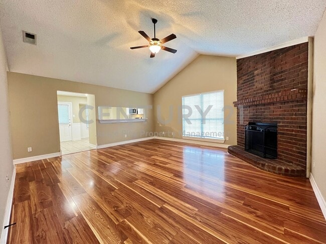 Photo - Charming 3/2/2 in Lake Dallas ISD For Rent! House