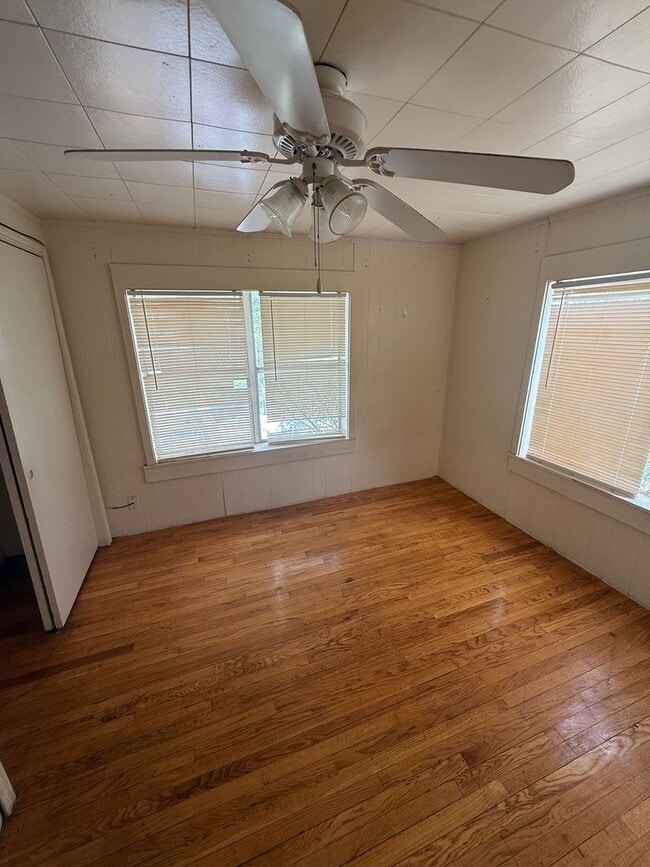 Building Photo - 1307 Avenue X