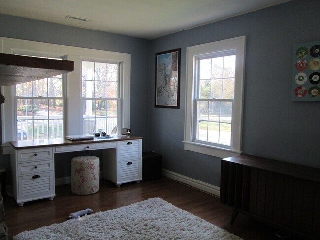 Building Photo - Suburban Acres