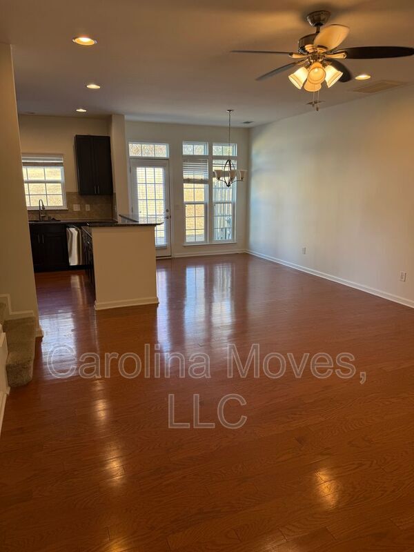 Foto del edificio - 405 Christiane Way