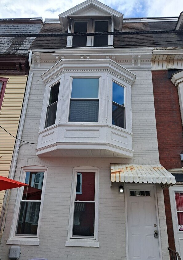 Primary Photo - 468 Walnut St