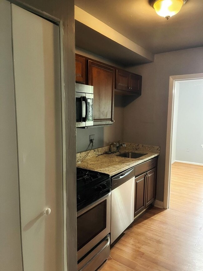 Building Photo - 2 Bed 1 Bath Suitland, MD