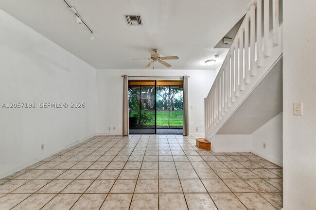 Building Photo - 3897 Tree Top Dr