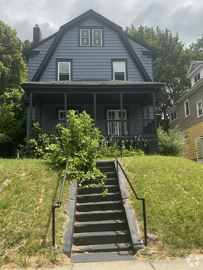 Building Photo - 313 Bruce St
