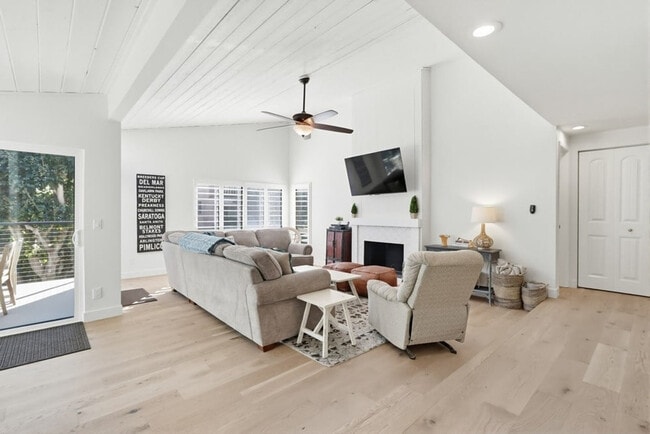 Foto del edificio - 561 S Sierra Ave