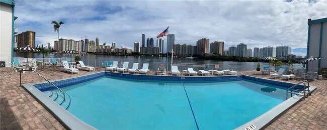 Foto del edificio - 3923 NE 166th St
