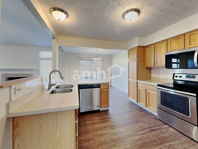 Building Photo - 821 Monarda Pl