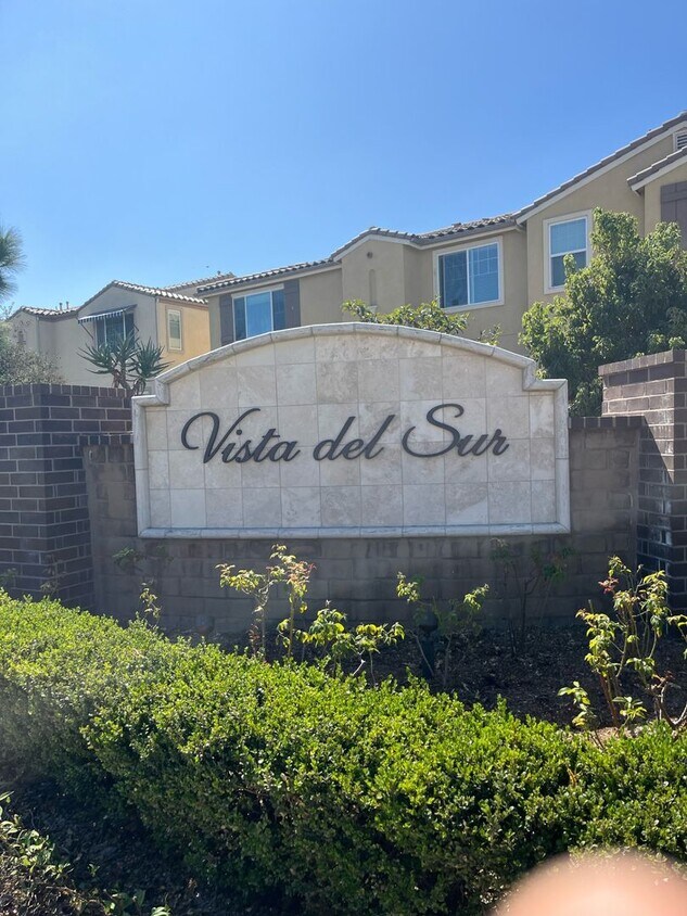 Building Photo - Stunning Home in Vista Del Sur!