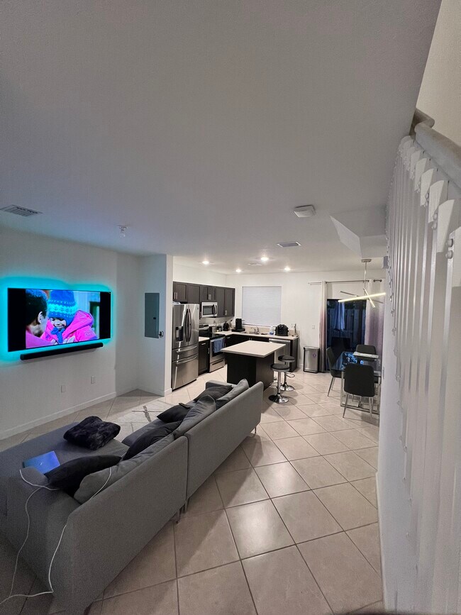 Photo - 570 NE 207th St Townhome