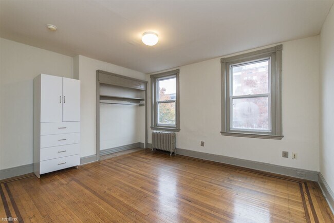 Building Photo - 7 br, 2.5 bath  - 2229 N Park Avenue