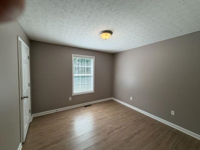 Building Photo - 3096 Raintree Dr