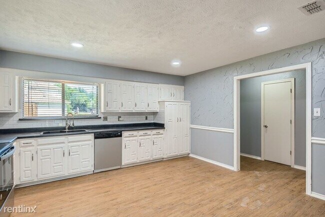 Building Photo - 3 br, 2 bath House - 214 Buffalo Creek Dr ...