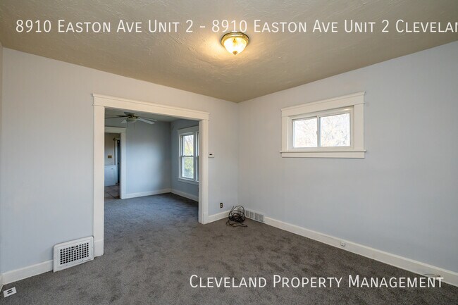 Foto del edificio - Renovated Cleveland Up Unit