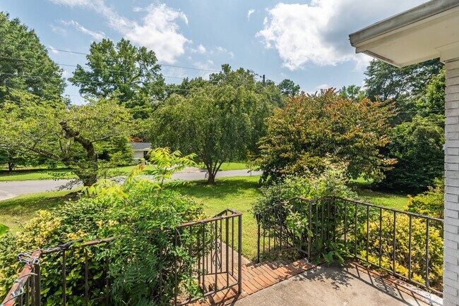 Foto del edificio - Cozy 3 Bedroom Ranch with Large Fenced In ...