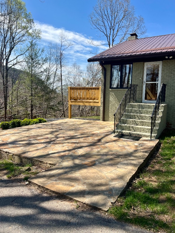 Building Photo - 416 Banks Mountain Dr