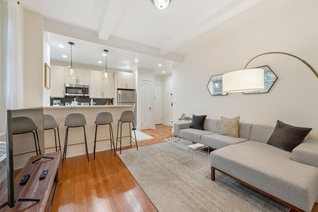 Building Photo - 151 E 80th St