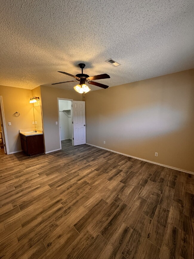 Building Photo - 1820 S 13th Pl