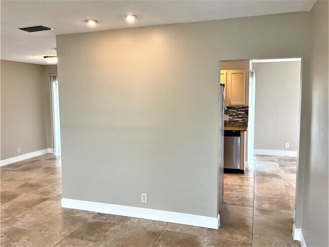 Building Photo - 7608 NW 43rd Ct