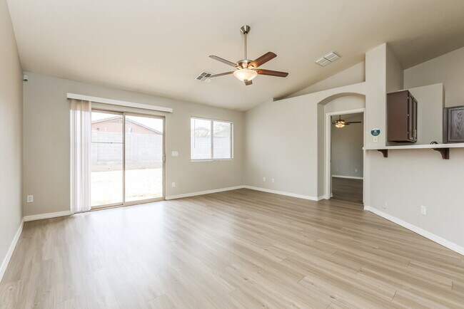 Foto del edificio - 725 W Chambers St