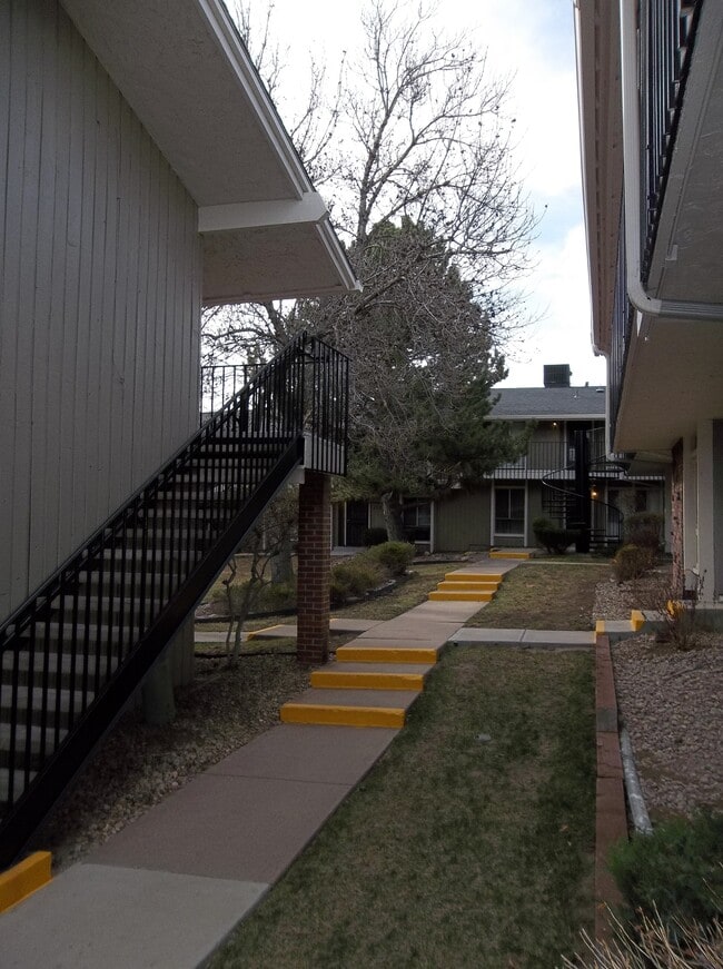Building Photo - 6495 E Happy Canyon Rd