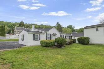 Building Photo - 1402 Valley Rd