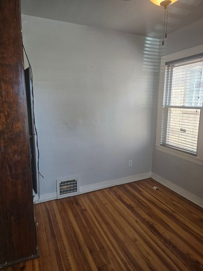 Foto del edificio - Brick 2 Bedroom Home