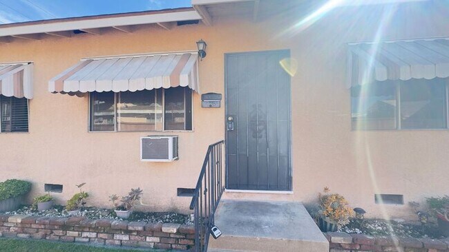 Foto del edificio - 12114 Rosecrans Ave