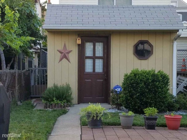 Building Photo - 3 br, 1 bath House - 94 Marne St