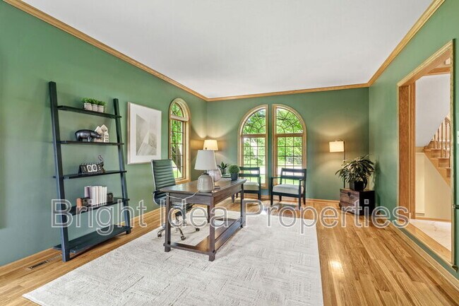 Building Photo - 6210 Deerwood Cir N