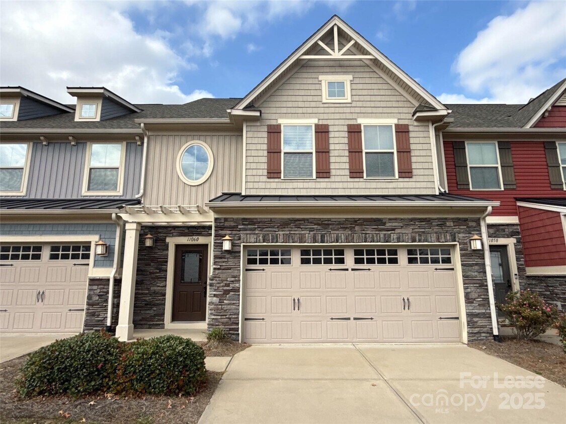 Foto principal - 11060 Discovery Dr NW