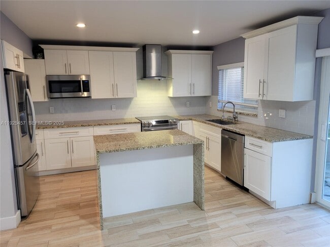 Foto del edificio - 1325 NW 123rd Terrace