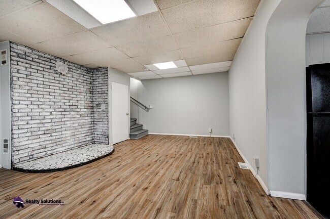 Building Photo - 110 N Sussex St