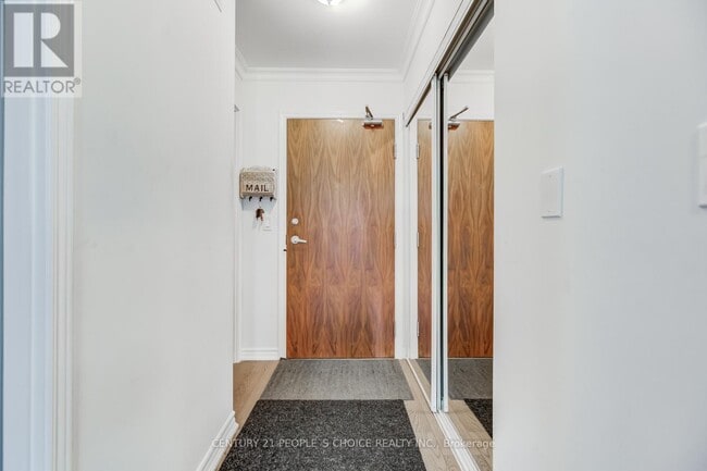 Building Photo - 33 Elm Dr W