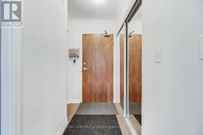 Photo du bâtiment - 33 Elm Dr W